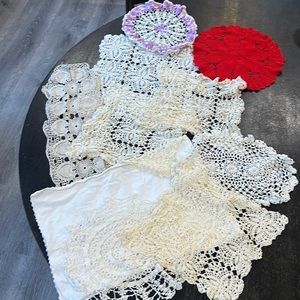10 vintage random doilies